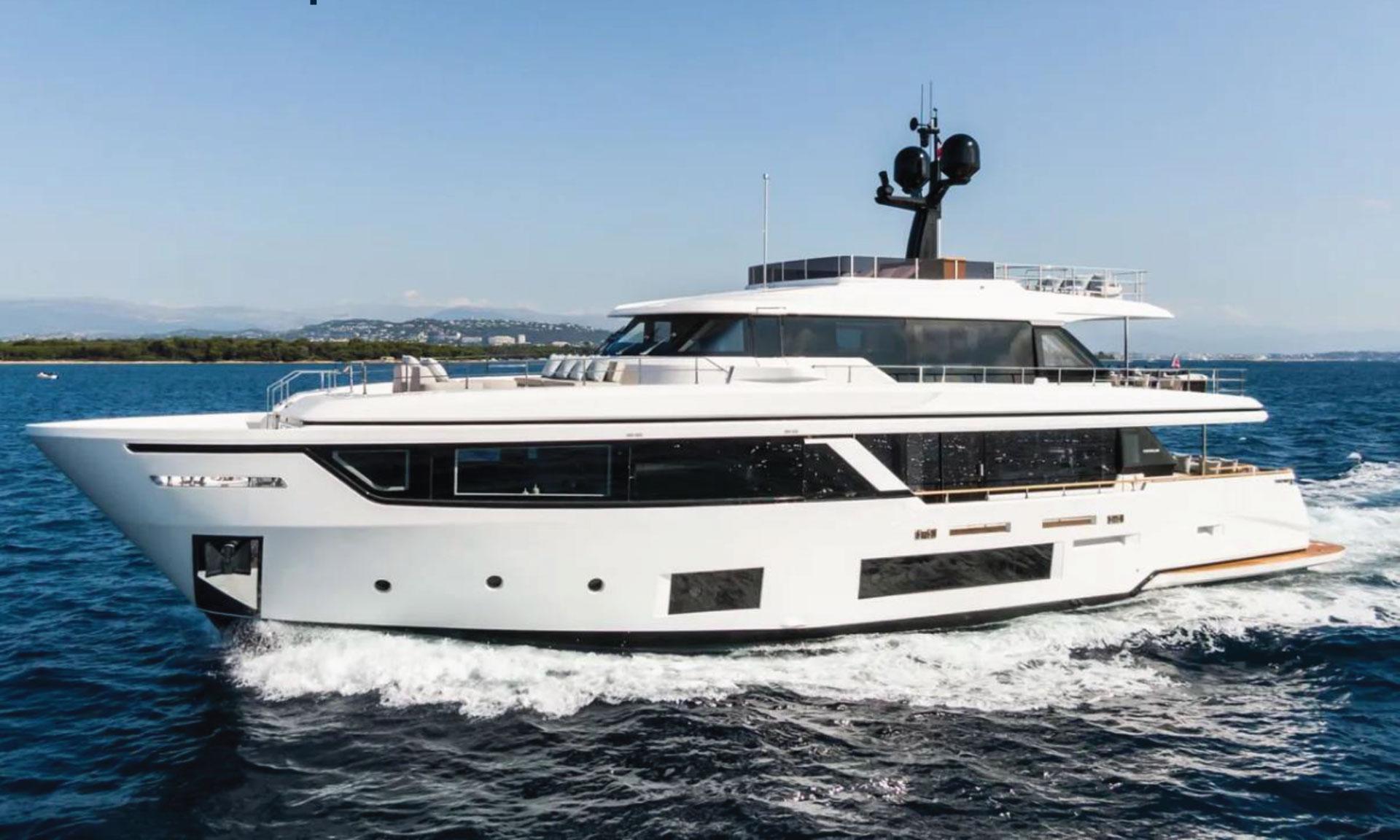 Athens Gold Yachting - MY MRS L / Charter