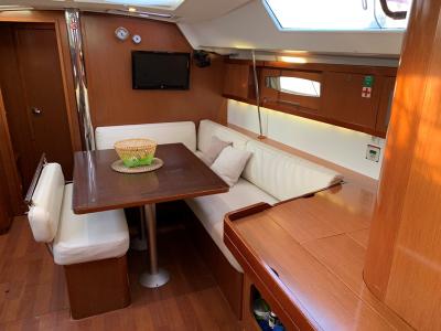Athens Gold Yachting - Armonia - Beneteau Oceanis 46 - saloon