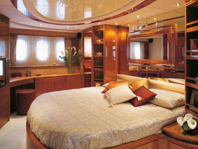 Athens Gold Yachting - Iris master bedroom