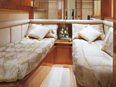 Athens Gold Yachting - Iris twin bedroom